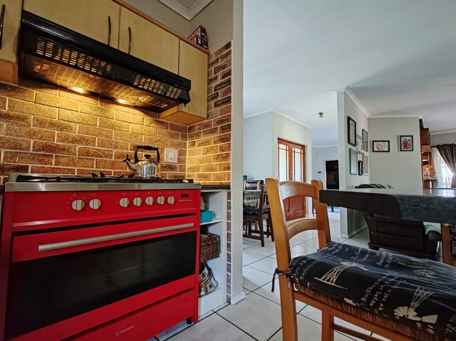 3 Bedroom Property for Sale in The Crest Western Cape